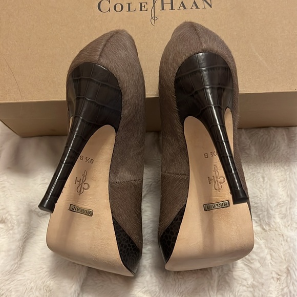 NWB Cole Haan Nike AIr 9 1/2 embossed leather peep toe heels - Picture 5 of 9